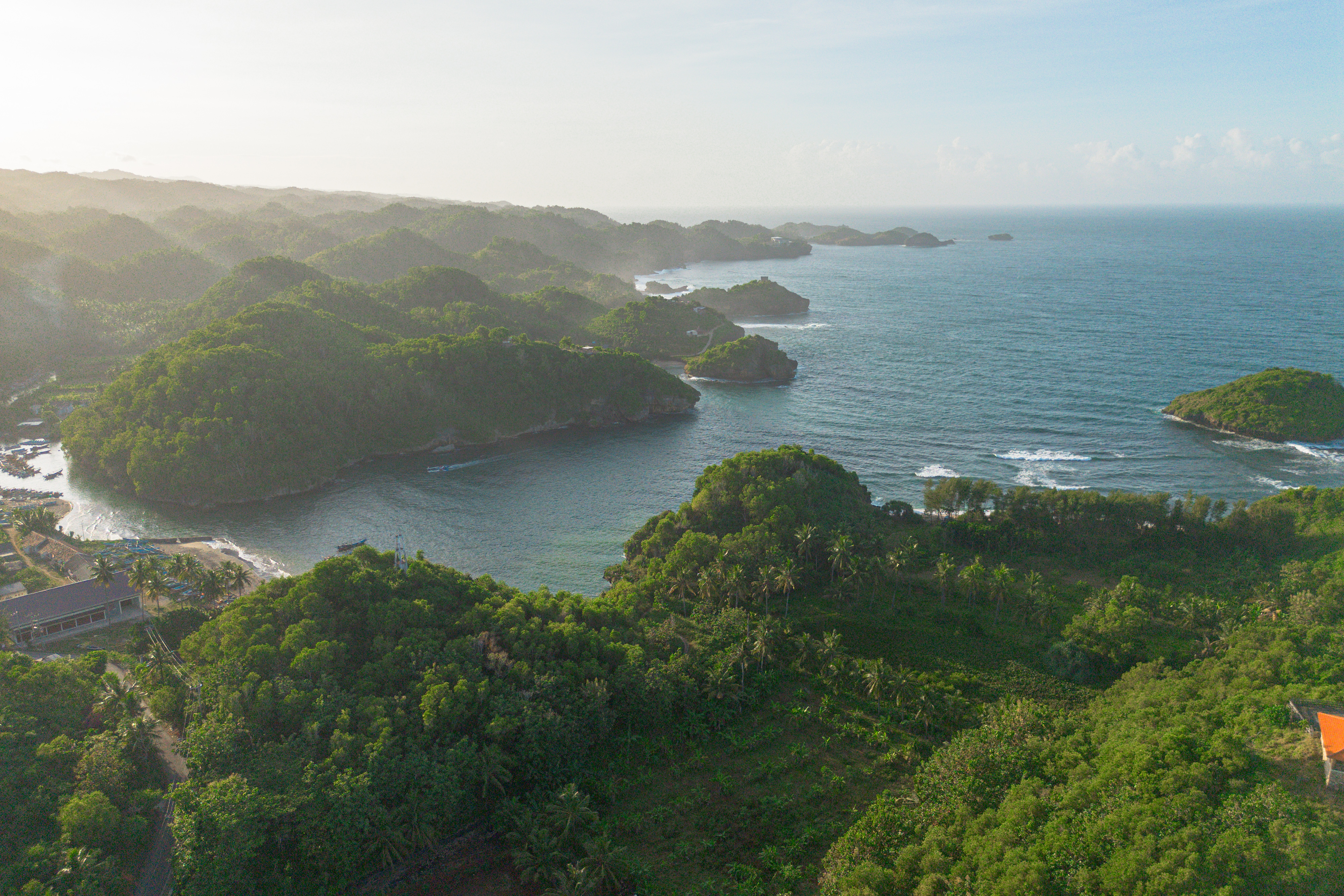 Watukarung Beach